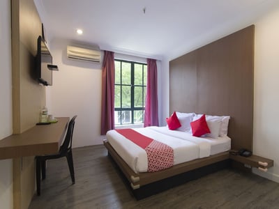 Oyo 1045 Azimuth Hotel