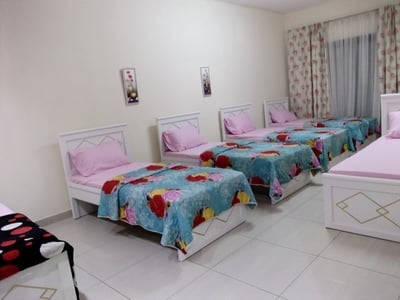Royce Youth Hostel Llc