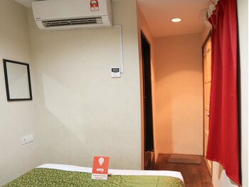 Oyo Rooms Near Masjid India (no Front Desk Need To Contact Property 5 Days In Advance)