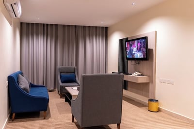 Shqq Saht Albndqyt Llshqq Almkhdwmt(no Front Desk Contact The 5 Days In Advance)