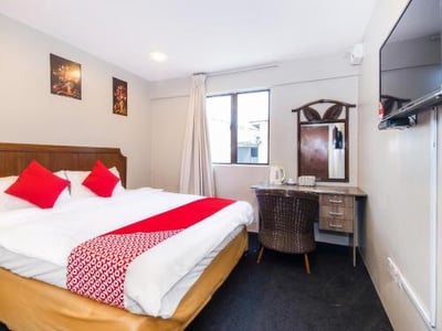 Oyo 423 Bms Hotel