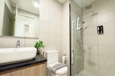 The Atrium Residence By Emily In Town(no Front Desk Contact The 5 Days In Advance)