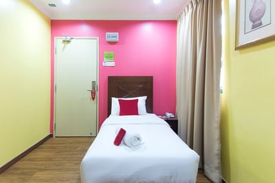 Sunjoy 9 Hotel
