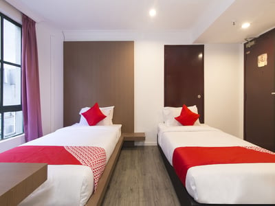Oyo 1045 Azimuth Hotel