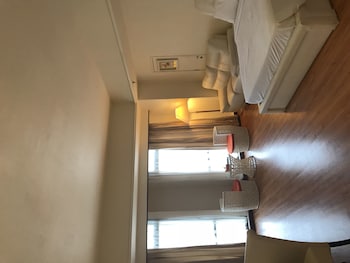 Kl Bintang Suites At Times Square (no Front Desk Please Contact The Property 5 Days Before Arrival)