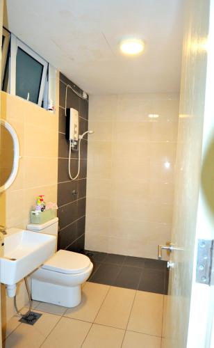 Fa Suite 12 At De Centrum City Apartment (no Front Desk Need To Contact Property 5 Days In Advance)