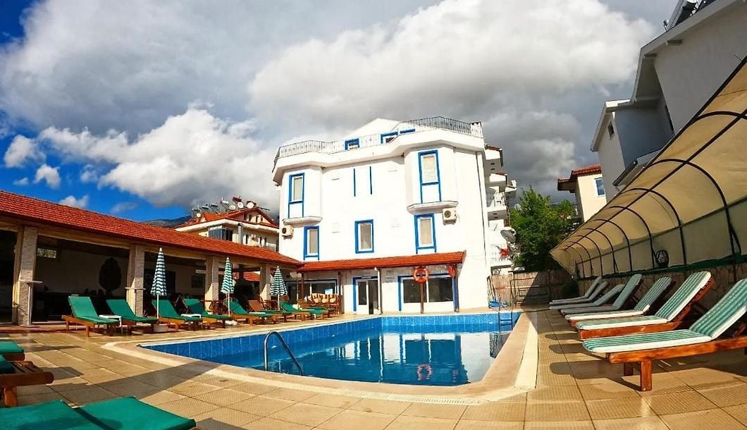 California Apart Hotel