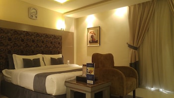 Almuhaidb Al Takhasosi Suites
