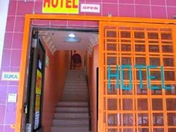 New Wave Hotel
