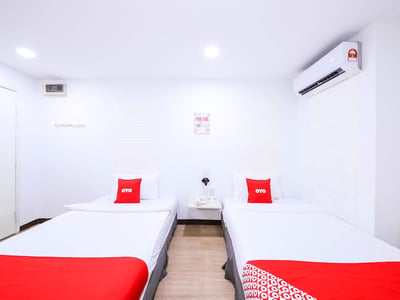 Oyo 43963 T Signature Hotel