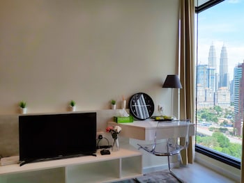 Expressionz Professional Suites By Hostastay (no Front Desk Please Contact The Property 5 Days Before Your Arrival)