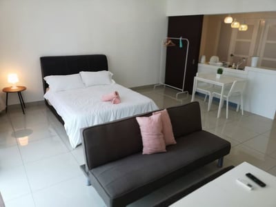 Machome Guesthome At Trefoil Setia City (no Front Desk Need To Contact Property 5 Days In Advance)