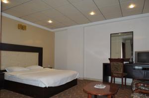 Happy Holiday Hotel