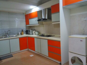 Homestay Iman (no Front Desk Need To Contact Property 5 Days In Advance)