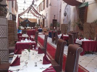 Royal Hotel And Suites