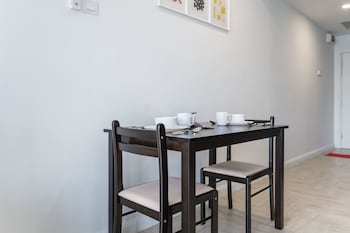 Oyo Home 44050 Essential Studio Empire Marriot