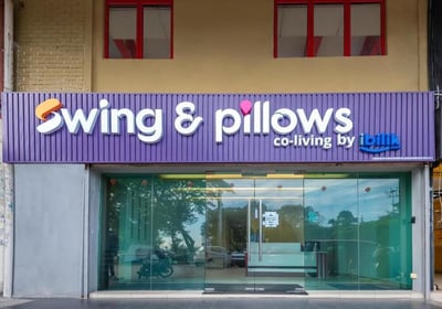 Swing And Pillows At Pj Ss2(no Front Desk Please Contact The Property 5 Days In Advance)