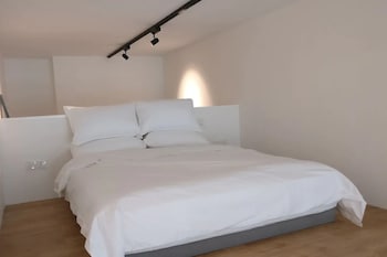 Stazion Services Alila Apartment (no Front Desk Need To Contact Property 7 Days In Advance)