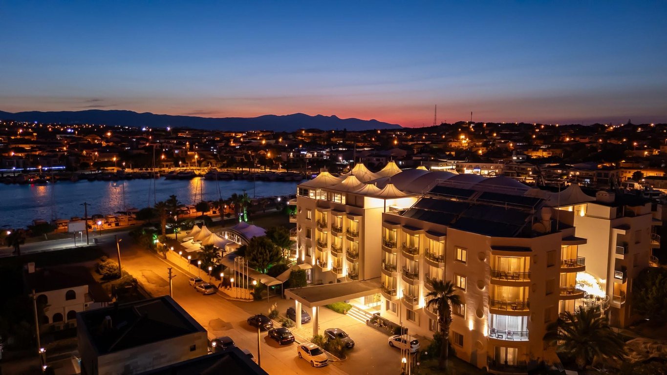 Sisus Marina Çeşme