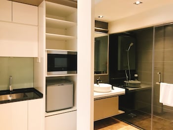 Expressionz Professional Suites By Hnh(no Front Desk Please Contact The Property 5 Days In Advance)