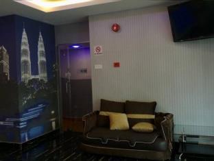 Q Inn Hotel