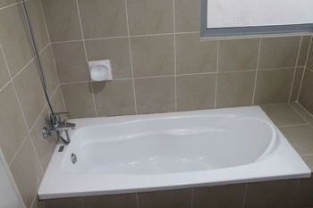 Private Suite At Taragon (no Front Desk Need To Contact Property 5 Days In Advance)