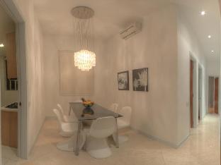 Golden Triangle Suites By Mondo