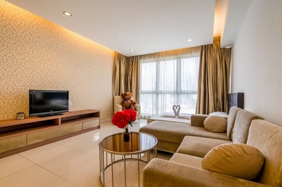 Regalia Residence At Klcc View Sky Pool By Mc(no Front Desk Please Contact The Property 5 Days In Advance)