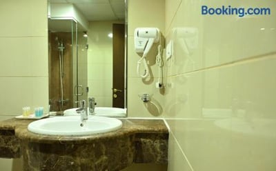 Hayah Plaza Hotel (formerly Known As Makarem Al Madinah Plaza Hotel)