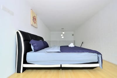 Empire D1705 By Sync(no Front Desk Contact The 5 Days In Advance)