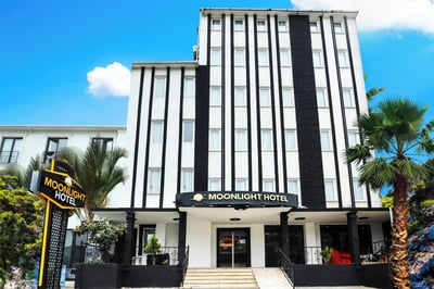 Ya Lda Z Moonlight Hotel