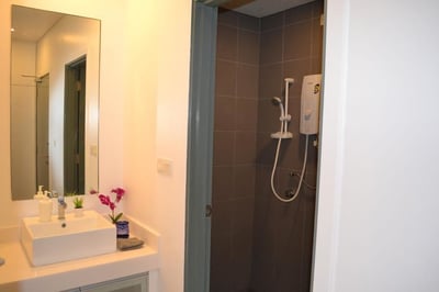 Mercu Summer Suites By Myfreedom (no Front Desk Need To Contact Property 5 Days In Advance)