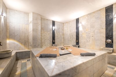 Rose Garden Premium Hotel