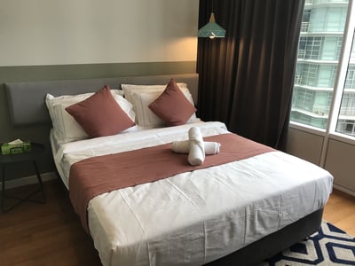 Sky Suites At Klcc Kuala Lumpur (the Front Desk Works Until 12)