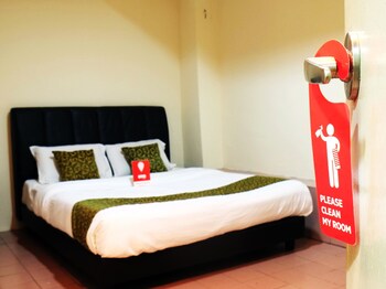 Oyo Rooms Near Masjid India (no Front Desk Need To Contact Property 5 Days In Advance)