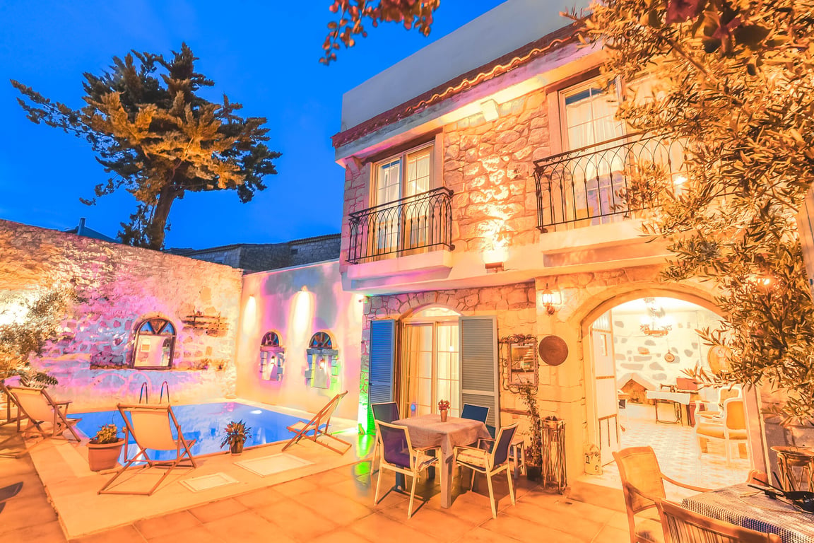 Alacati Asmali Konak Otel