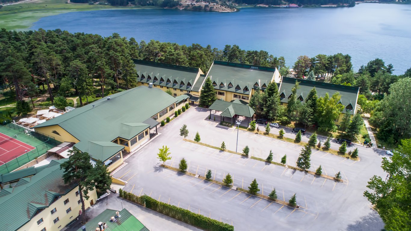 Grand Abant Hotel (Buyuk Abant Hotel)