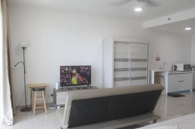 Three Queen Bed Studio At Trefoil Setia (no Front Desk Need To Contact Property 5 Days In Advance)
