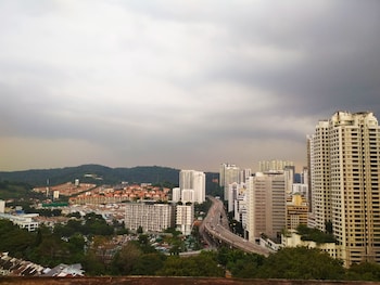 Dorchester Sri Hartamas (no Front Desk Please Contact The Property 5 Days Before Your Arrival)