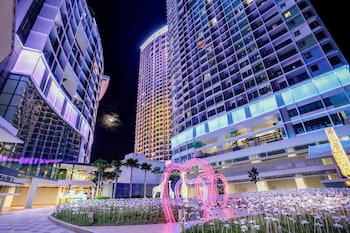 Hyde By Euzmo Residences At I City (no Front Desk Please Contact The Property 5 Days Before Your Arrival)