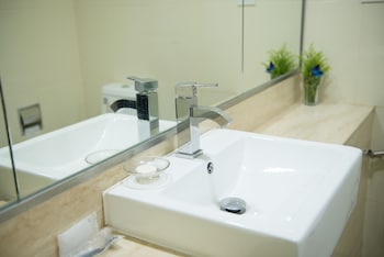 Ttdi Ascencia (no Front Desk Please Contact The Property 5 Days Before Your Arrival)