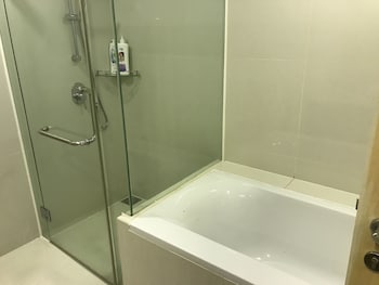Wte Klcc Suites (no Front Desk Need To Contact Property 5 Days In Advance)