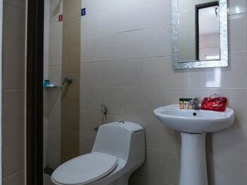 Oyo Rooms Bandar Manjalara (no Front Desk Need To Contact Property 5 Days In Advance)