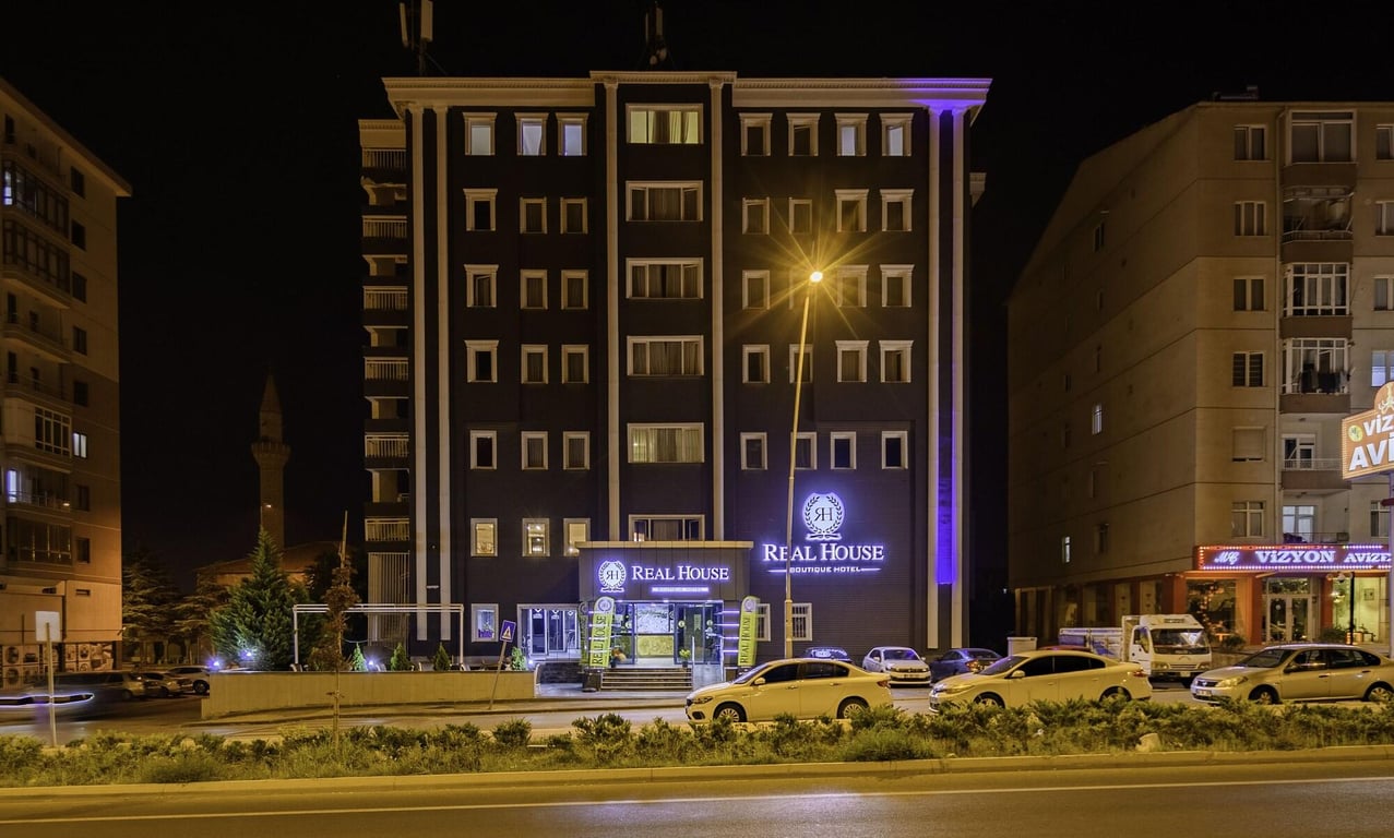 Real House Boutique Hotel