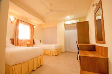 Crystal Suites Aparthotel