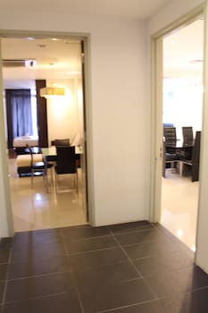 Peaceful Service Suites At Taragon Puteri Bintang(no Front Desk Contact The Property 5 Days In Advance)