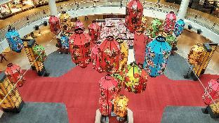 Swing And Pillows At Kl Kuchai Lama Sunrise Inn