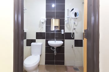 Oyo 338 Hotel Raja Bot