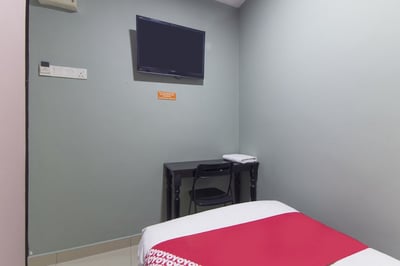 Oyo 90296 Red Orange Hotel Port Klang