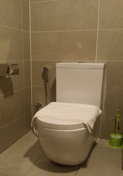 Pinnacle Suites (no Front Desk Need To Contact Property 5 Days In Advance)